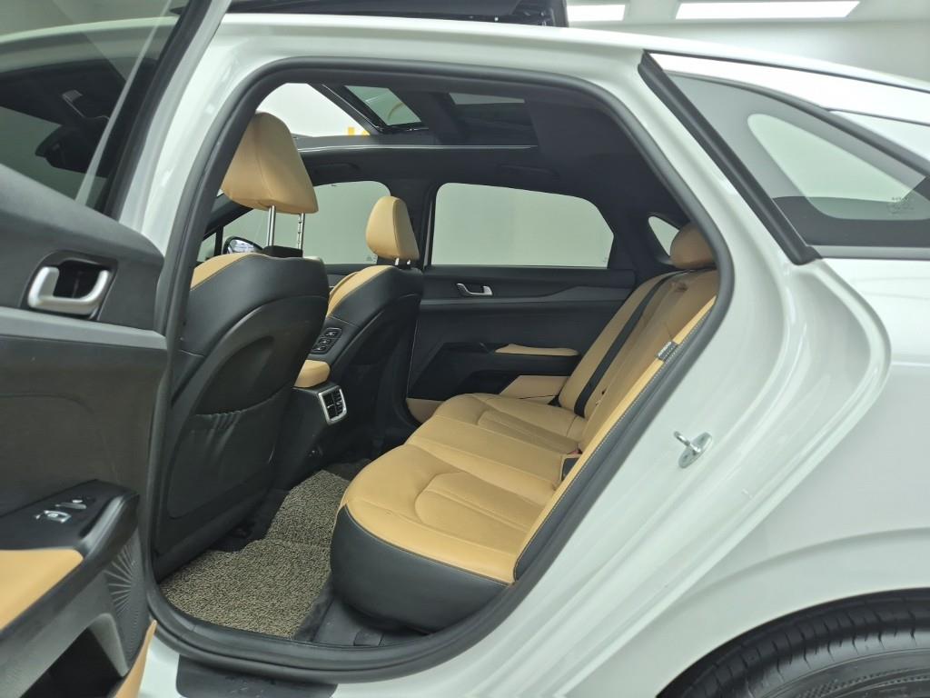 KIA K5 - Vista 12