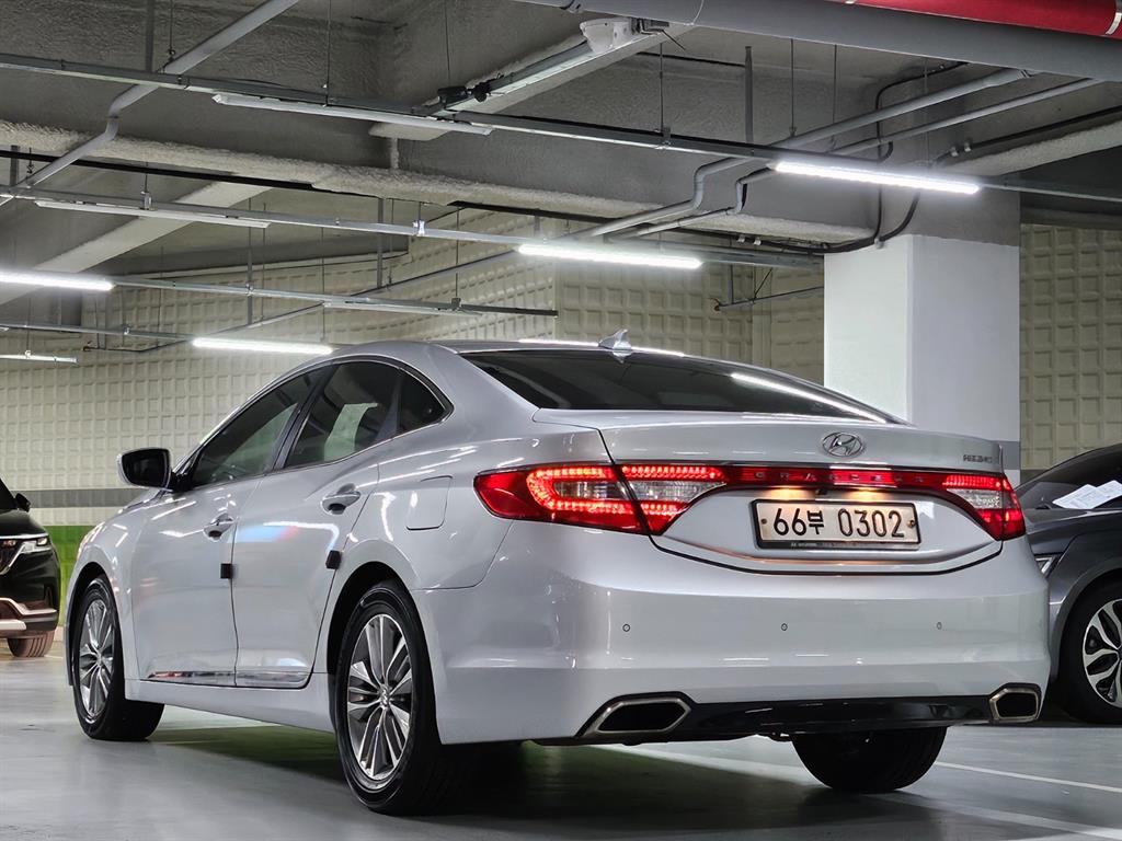 HYUNDAI Grandeur - Vista 3