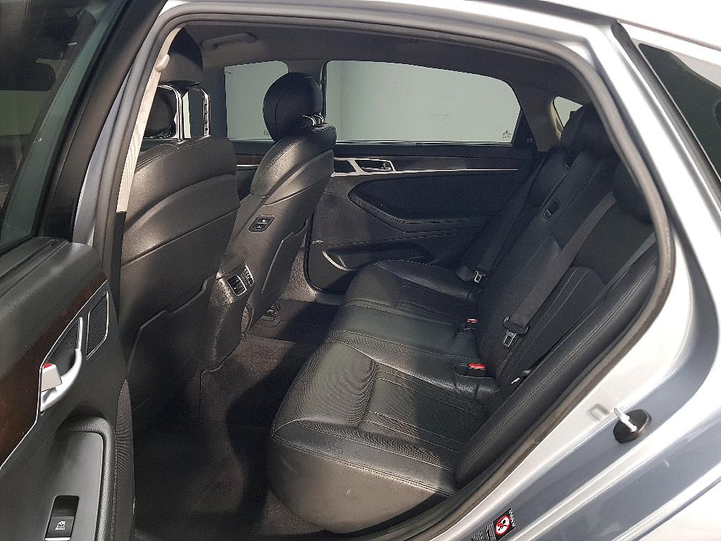 HYUNDAI Genesis - Vista 9