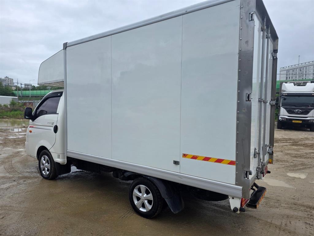 Small Truck Cargo (small) - Vista 3
