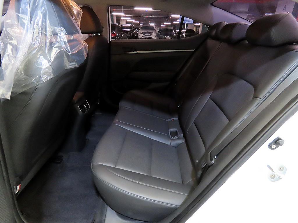 HYUNDAI Avante - Vista 7