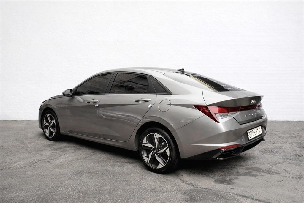 HYUNDAI Avante - Vista 4