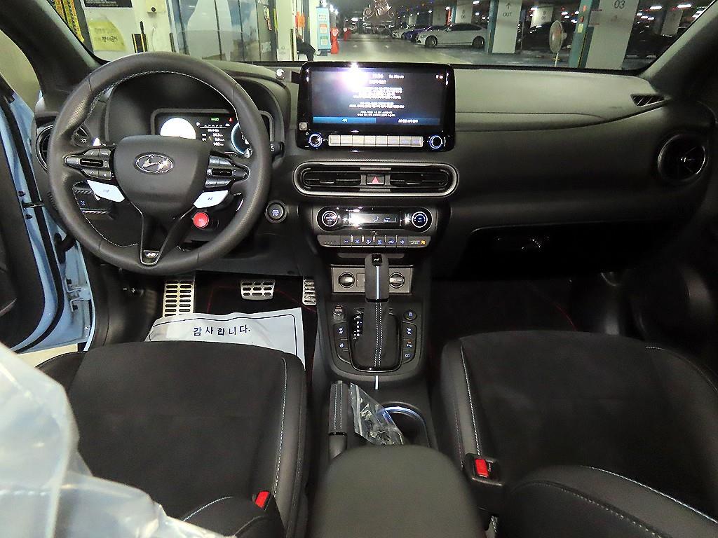 HYUNDAI Kona - Vista 10