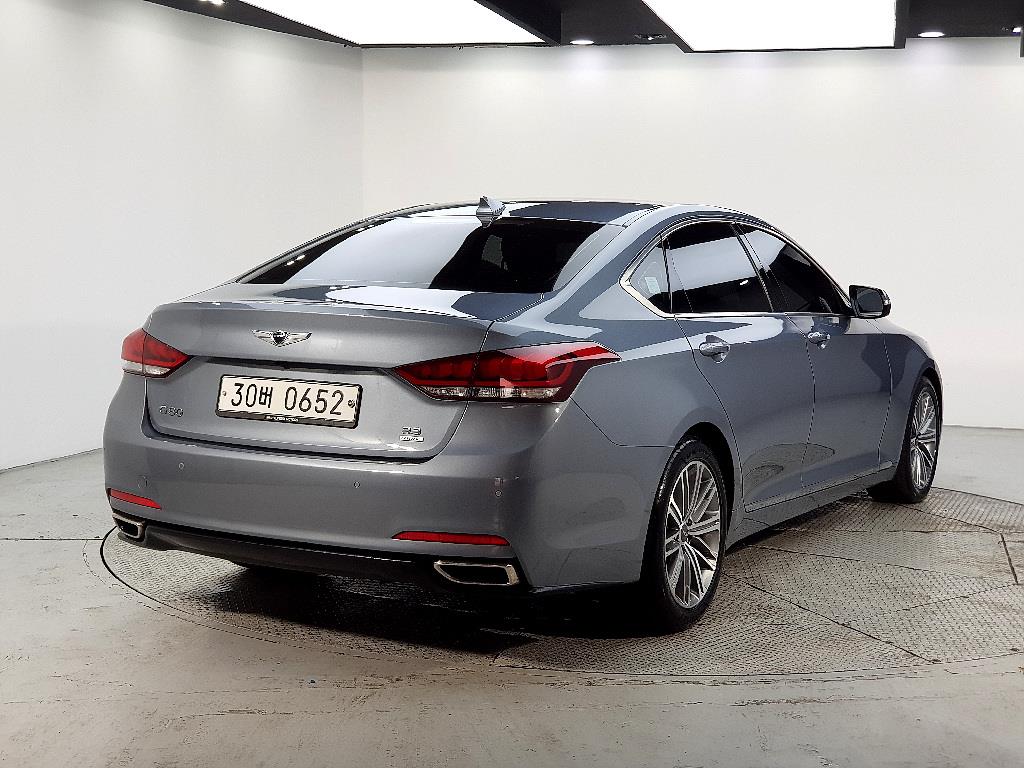HYUNDAI Genesis - Vista 4