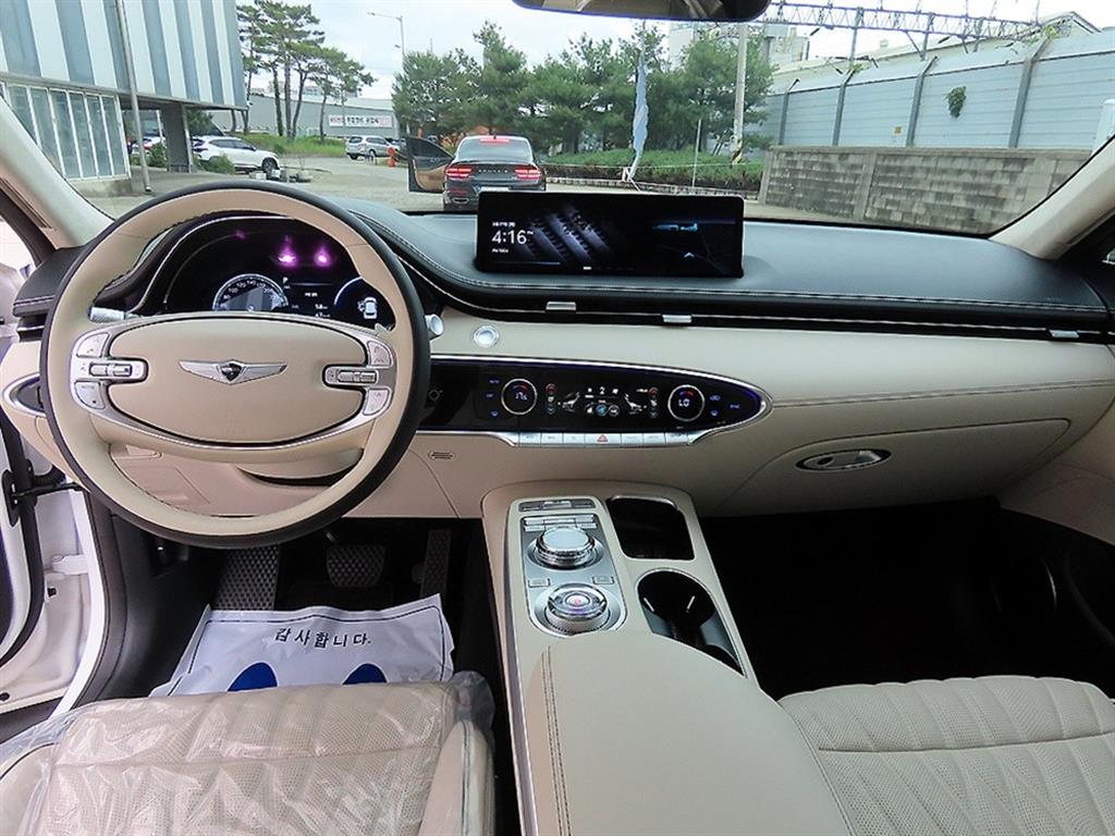 Genesis GV70 - Vista 7