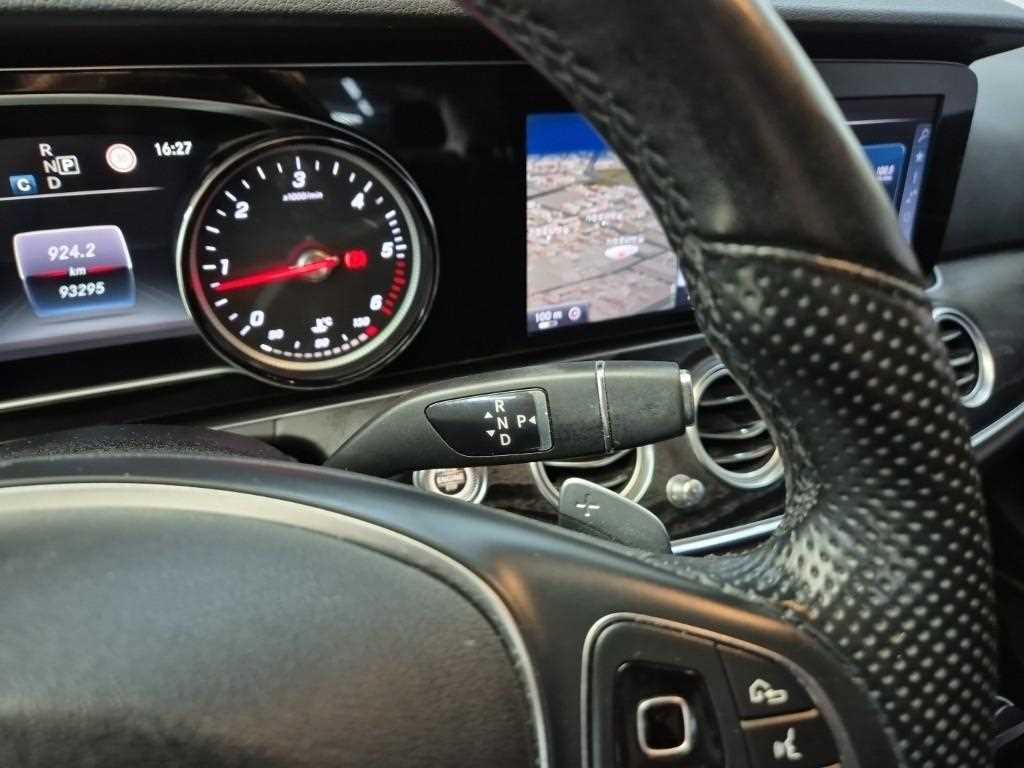 Mercedes Benz E class - Vista 8