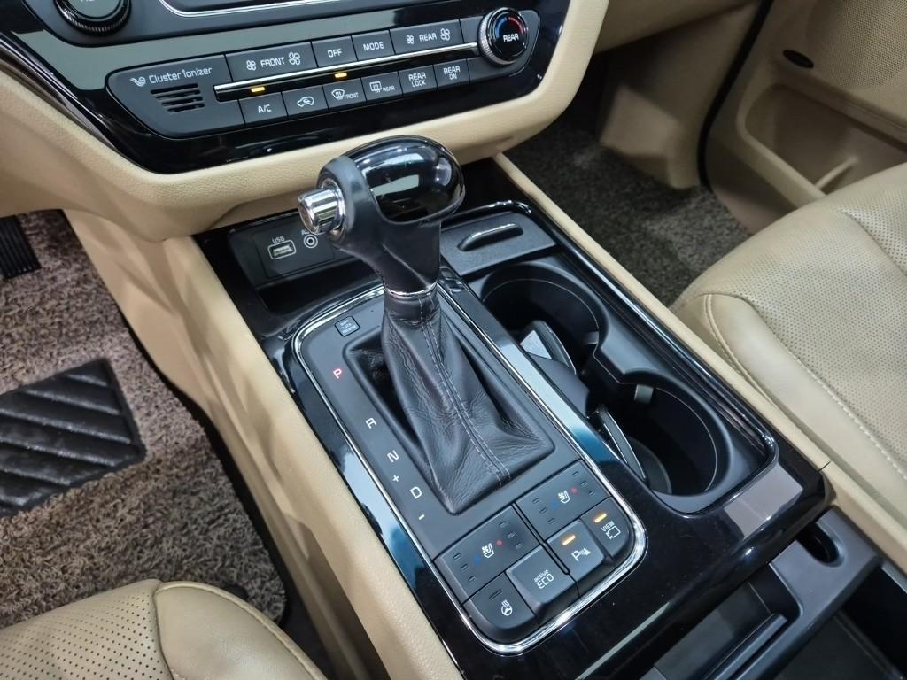 KIA Carnival - Vista 8