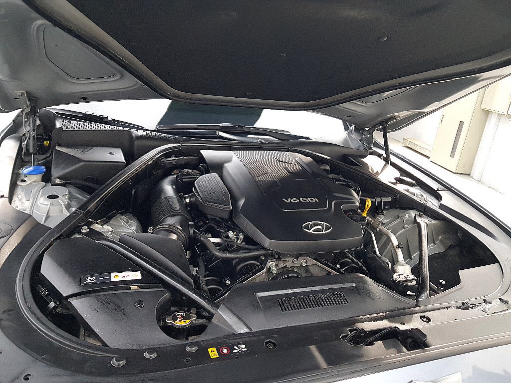 HYUNDAI Genesis - Vista 6