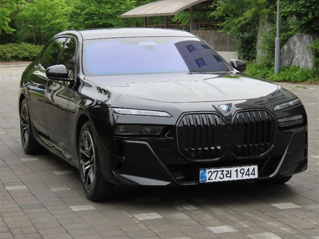 BMW 7 Series - Vista 3