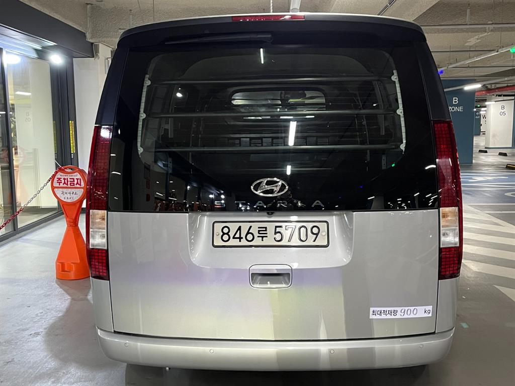 HYUNDAI Staria - Vista 5