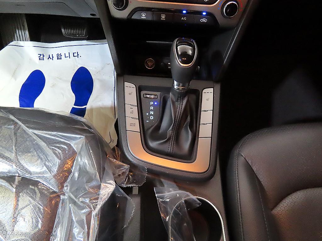 HYUNDAI Avante - Vista 12