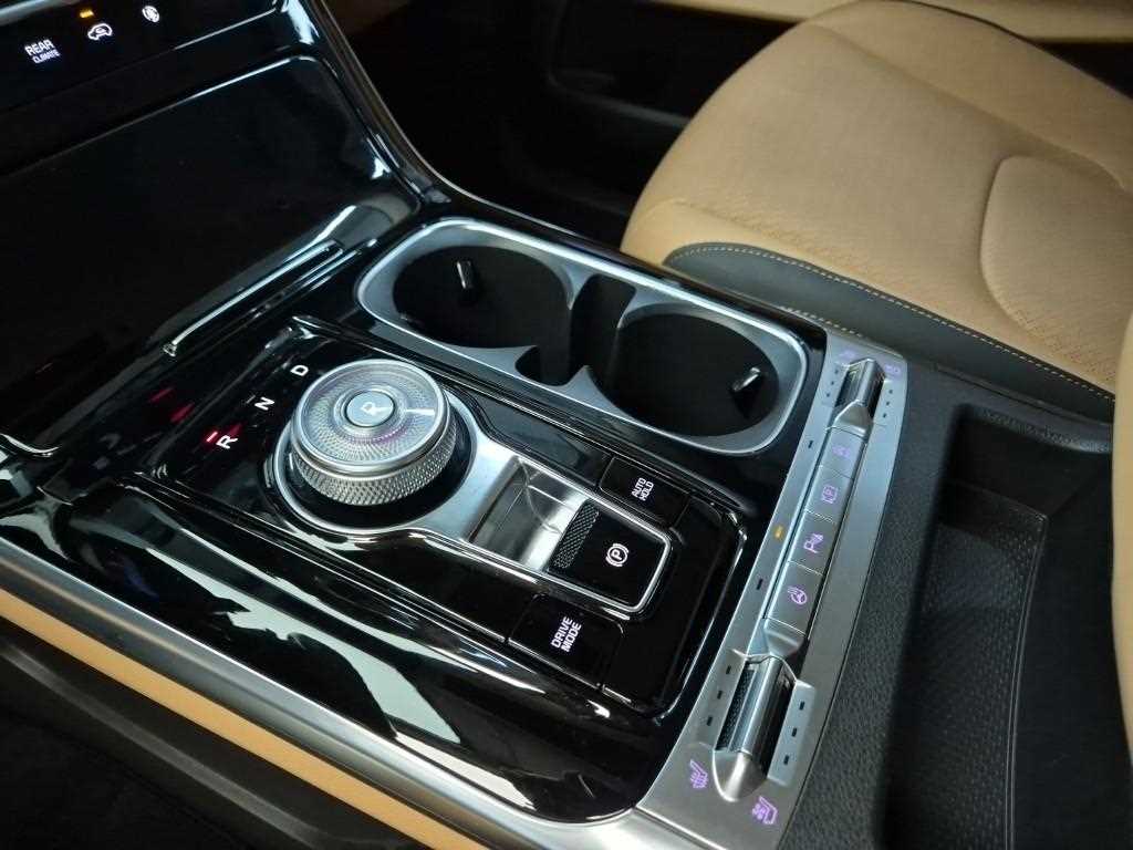 KIA Carnival - Vista 8