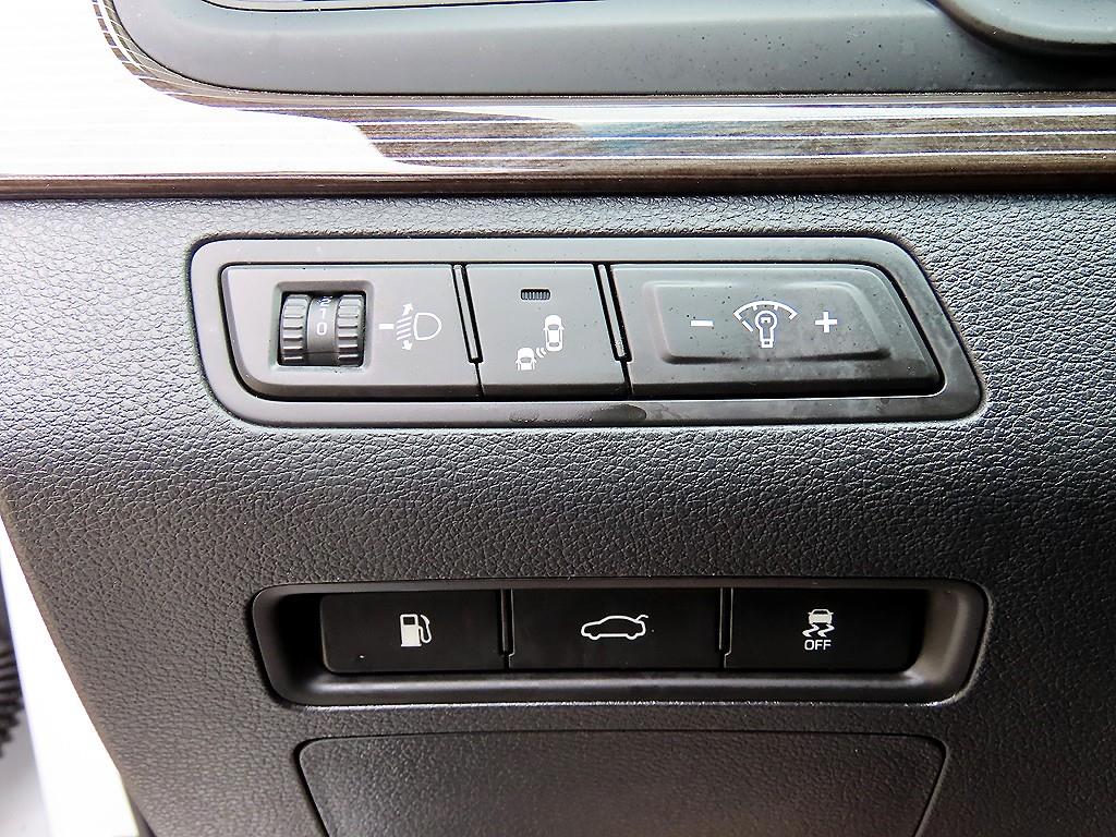 HYUNDAI Sonata - Vista 12