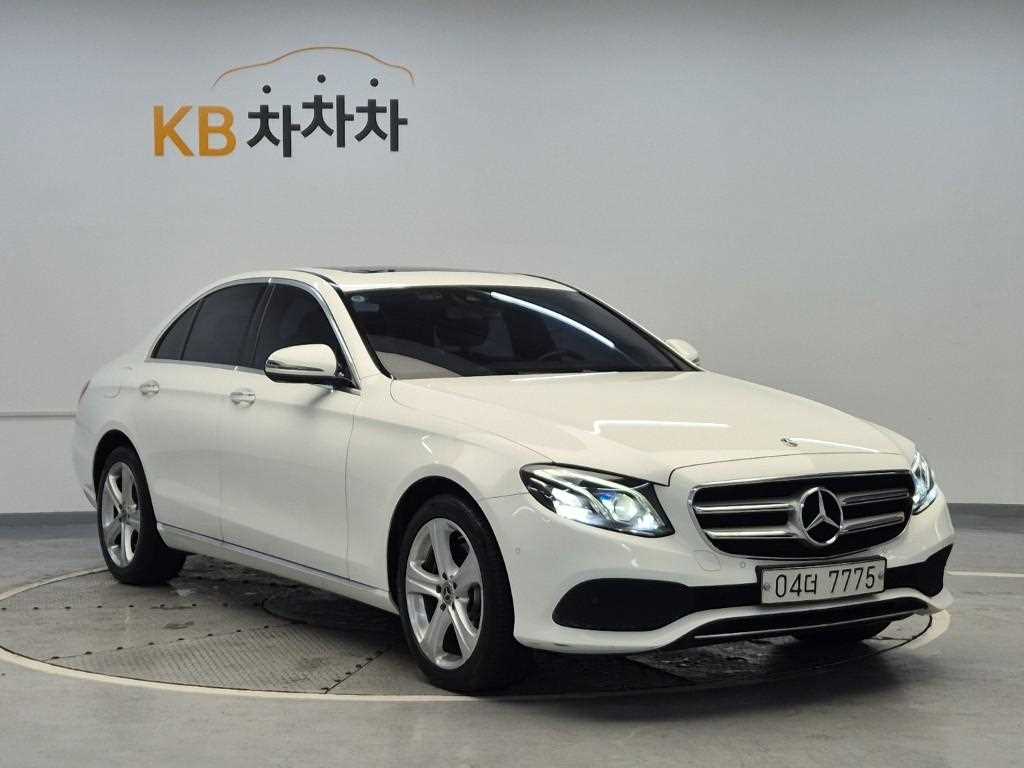 Mercedes Benz E class - Vista 4