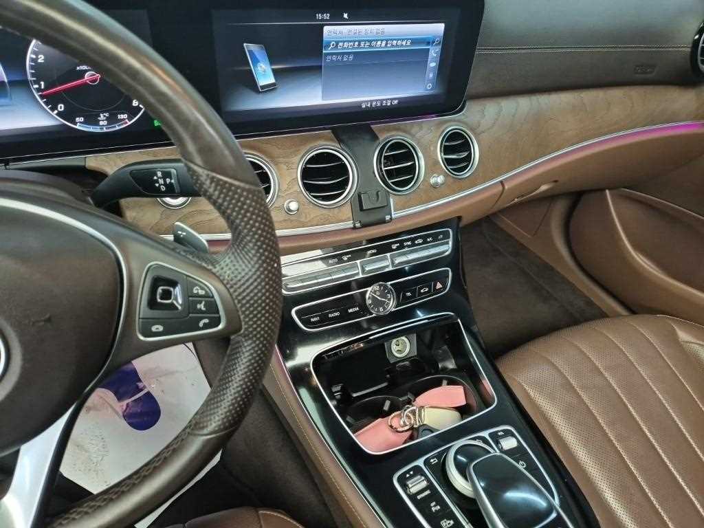 Mercedes Benz E class - Vista 10