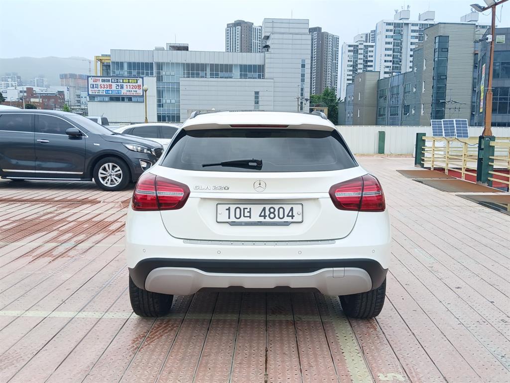 Mercedes Benz GLA Class - Vista 5