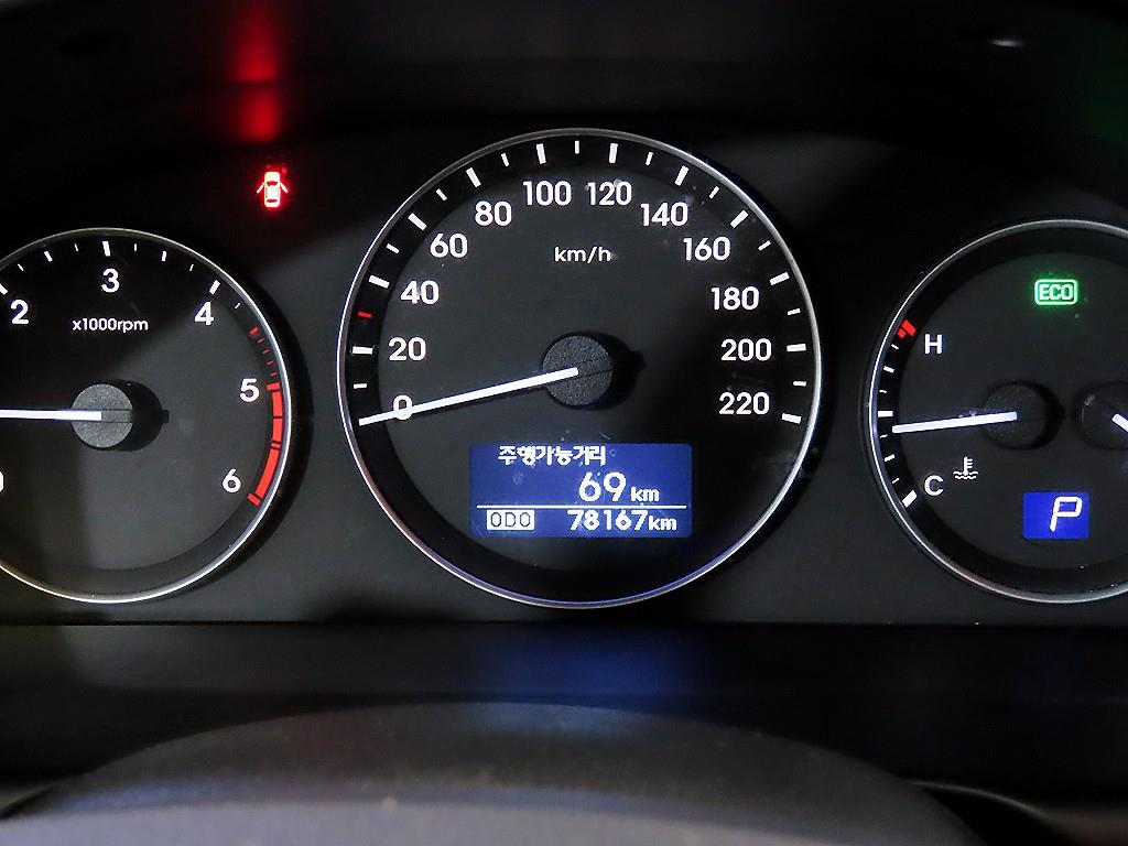 HYUNDAI Starex - Vista 8