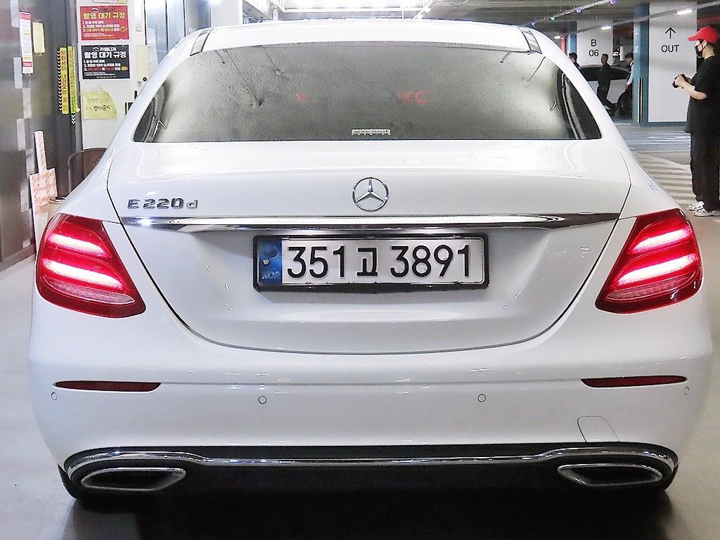 Mercedes Benz E class - Vista 5