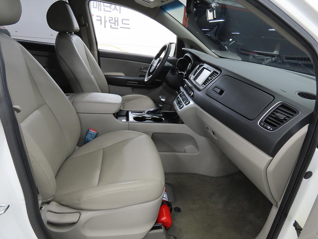 KIA Carnival - Vista 6