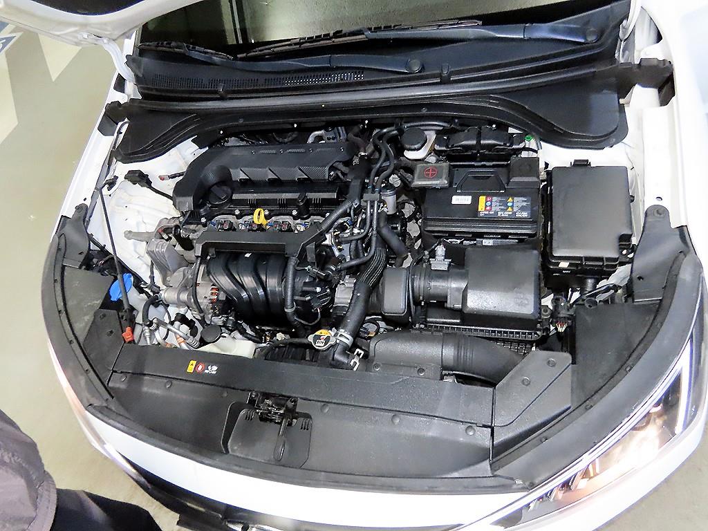 HYUNDAI Avante 2019 Blanco - Importación desde Corea - HF Imports Iquique - Foto 17
