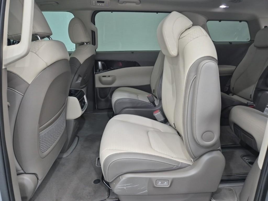 KIA Carnival - Vista 12