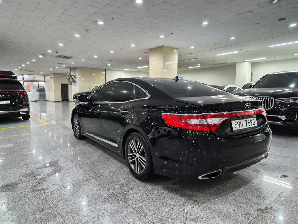 HYUNDAI Grandeur - Vista 3