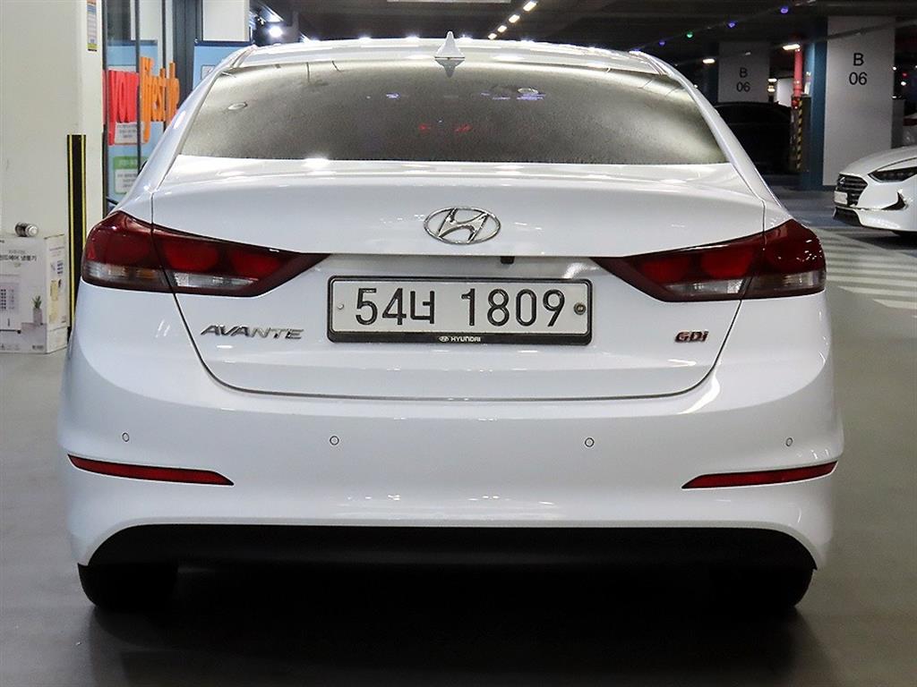 HYUNDAI Avante - Vista 5