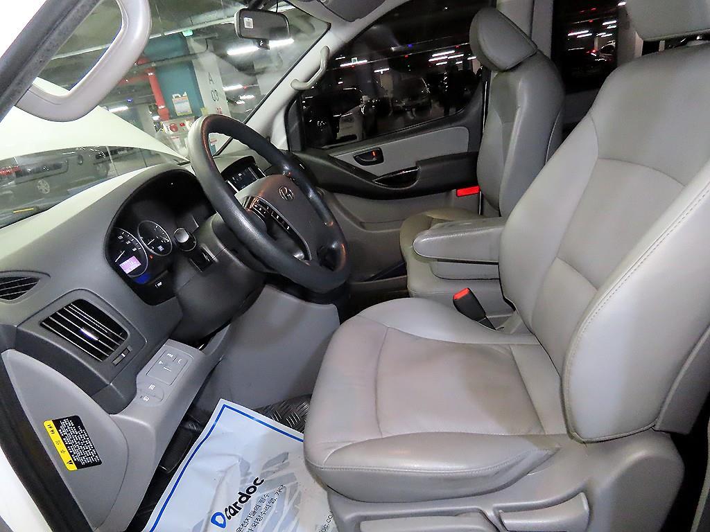 HYUNDAI Starex - Vista 6