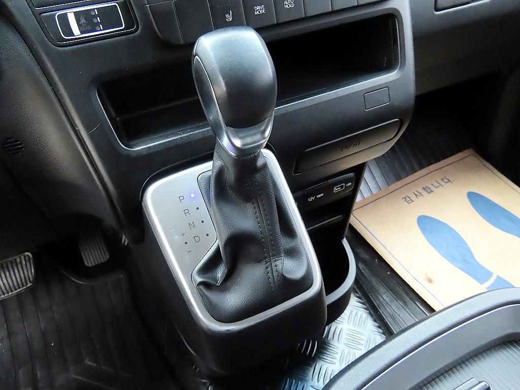 HYUNDAI Staria - Vista 10