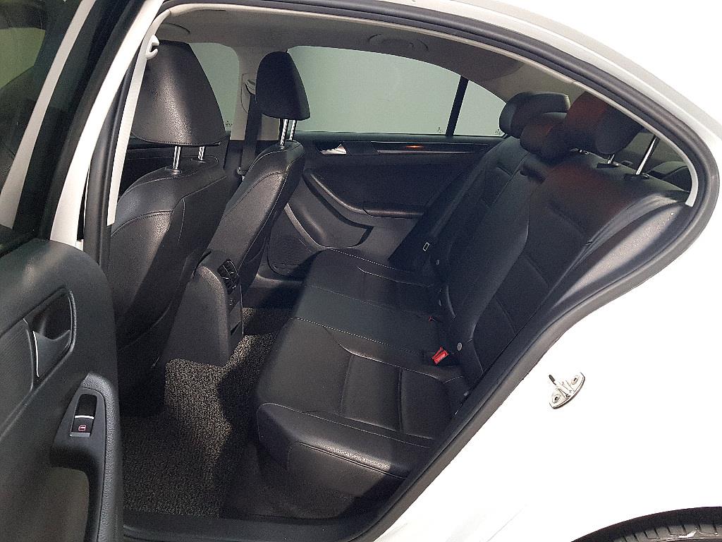 Volkswagen Jetta - Vista 9