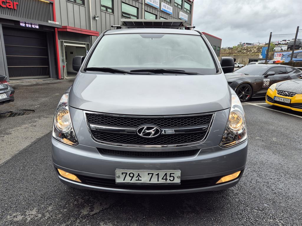 HYUNDAI Starex - Vista 2
