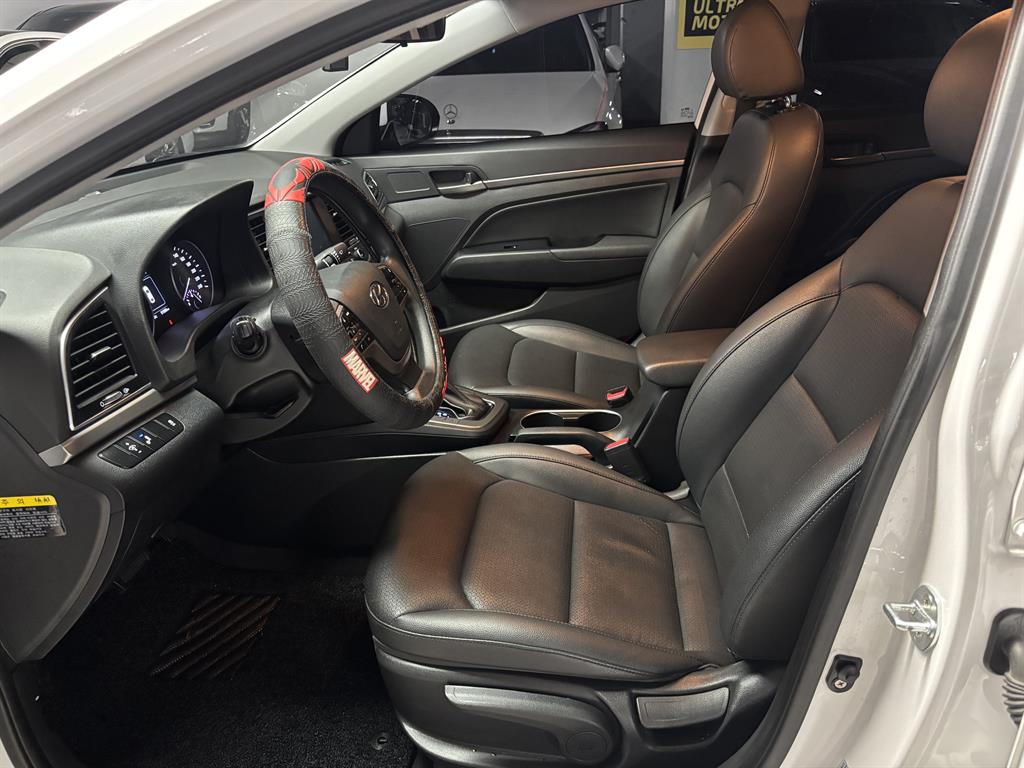 HYUNDAI Avante - Vista 9