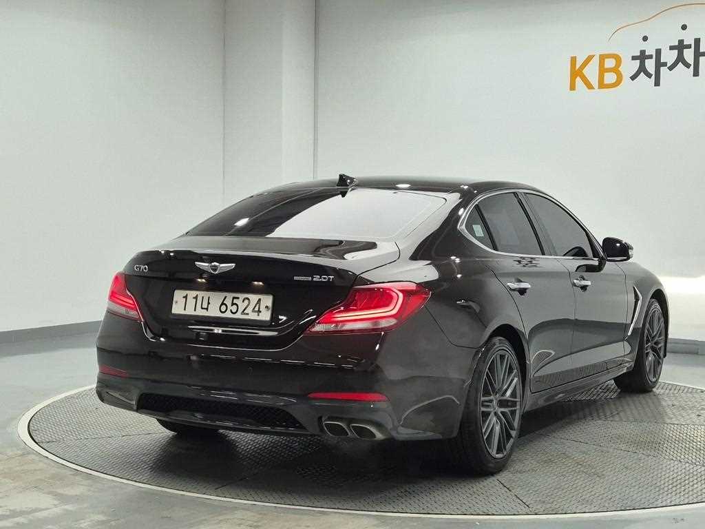 Genesis G70 - Vista 3