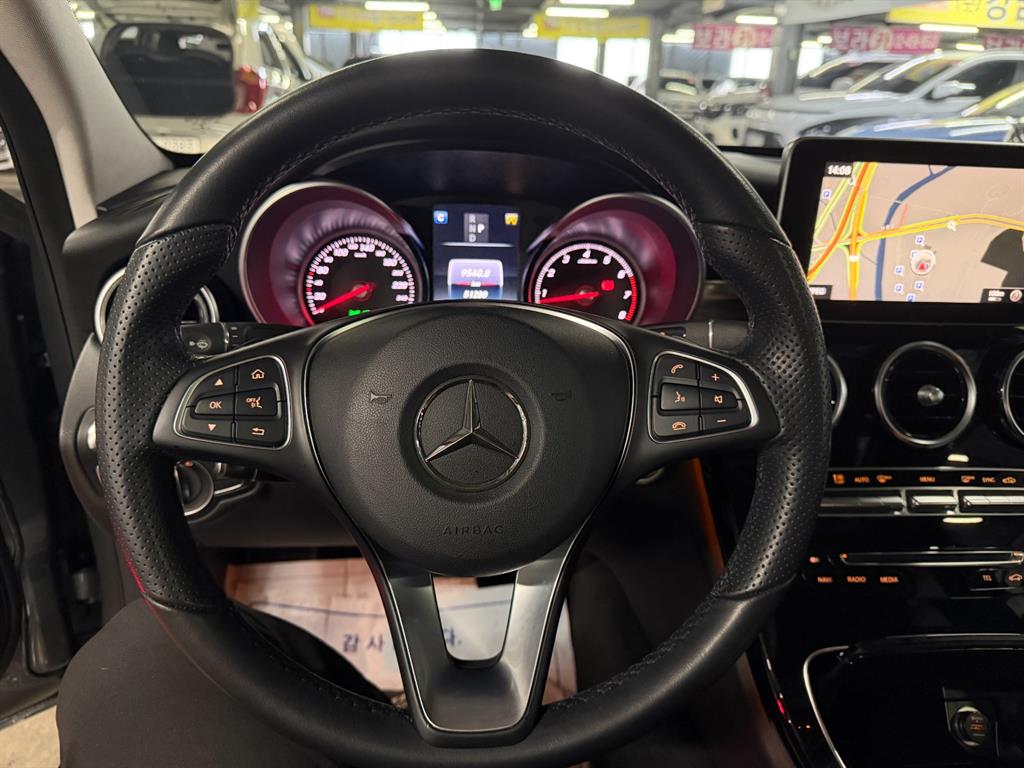 Mercedes Benz C Class - Vista 6