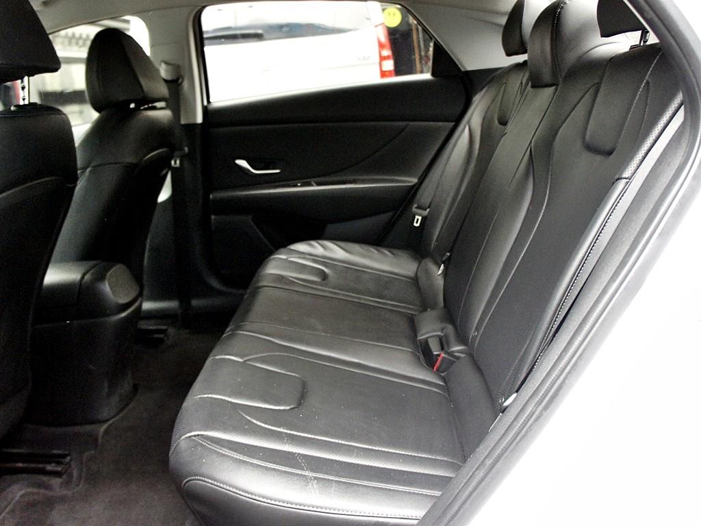 HYUNDAI Avante - Vista 11
