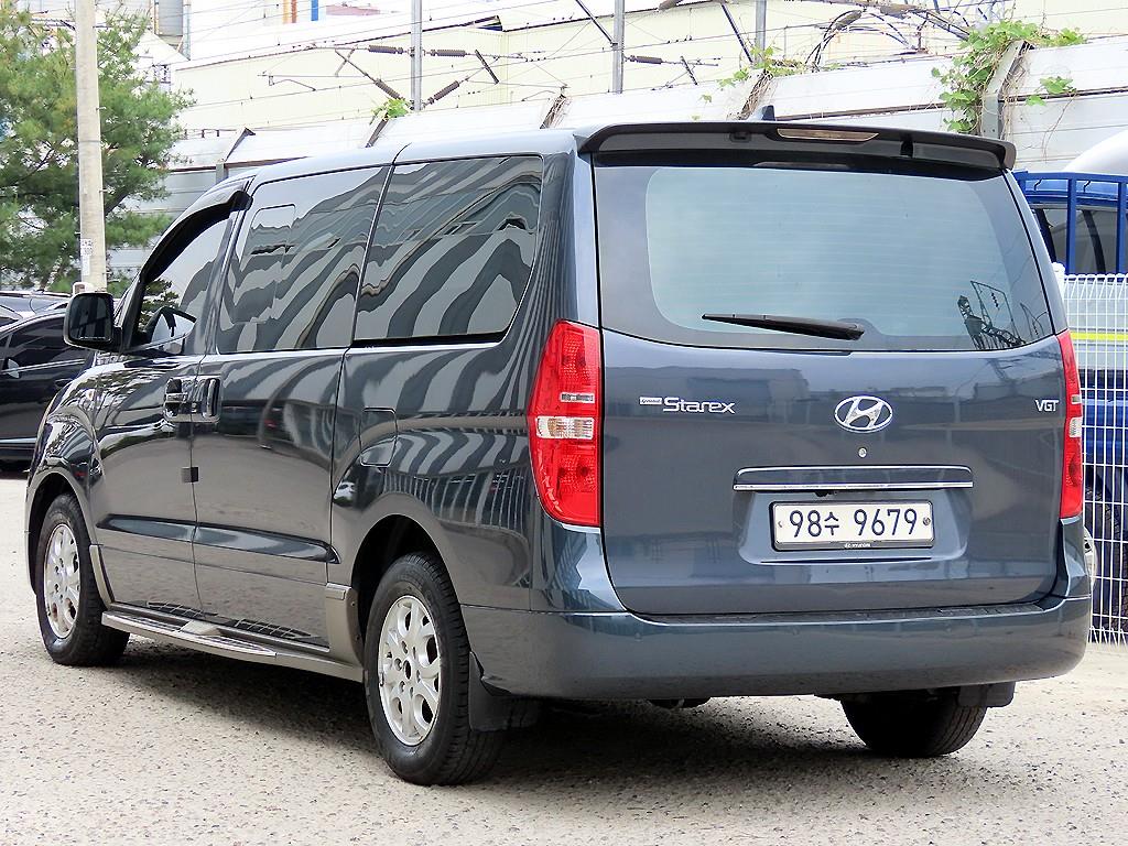 HYUNDAI Starex - Vista 3