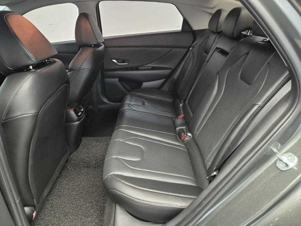 HYUNDAI Avante - Vista 12