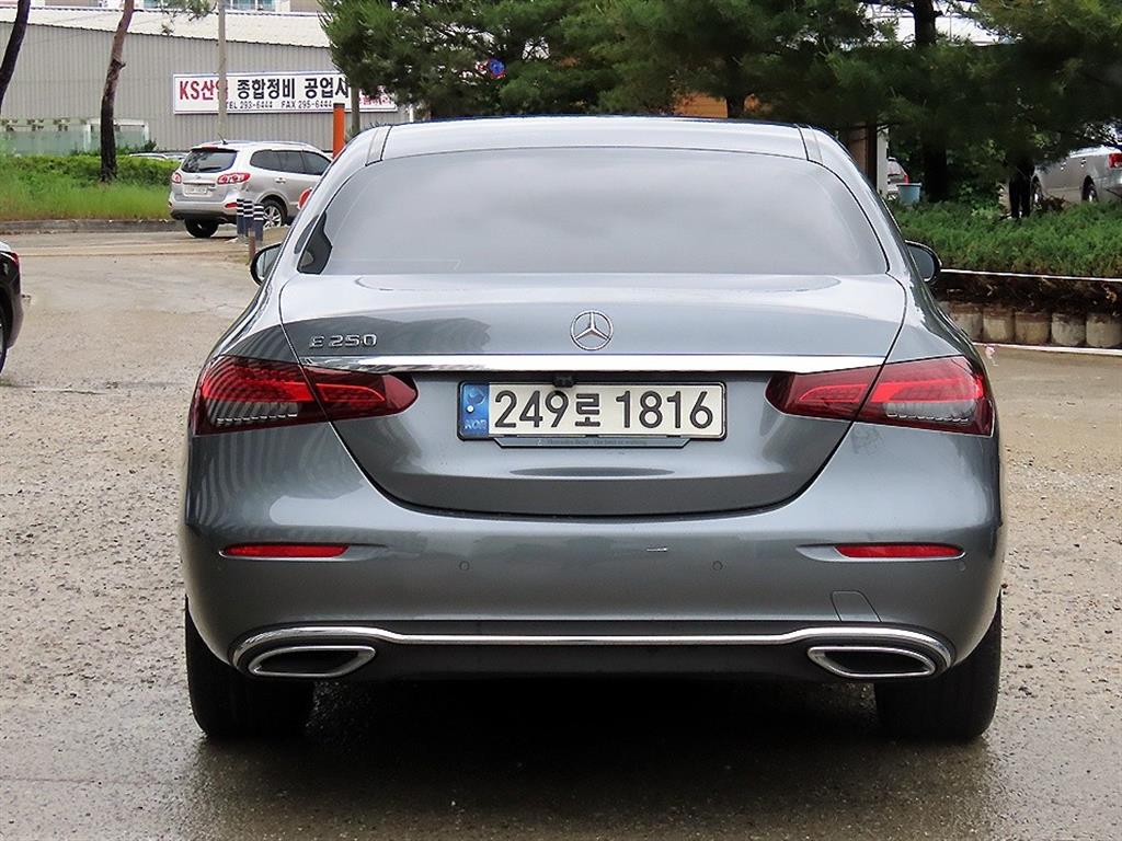 Mercedes Benz E class - Vista 4