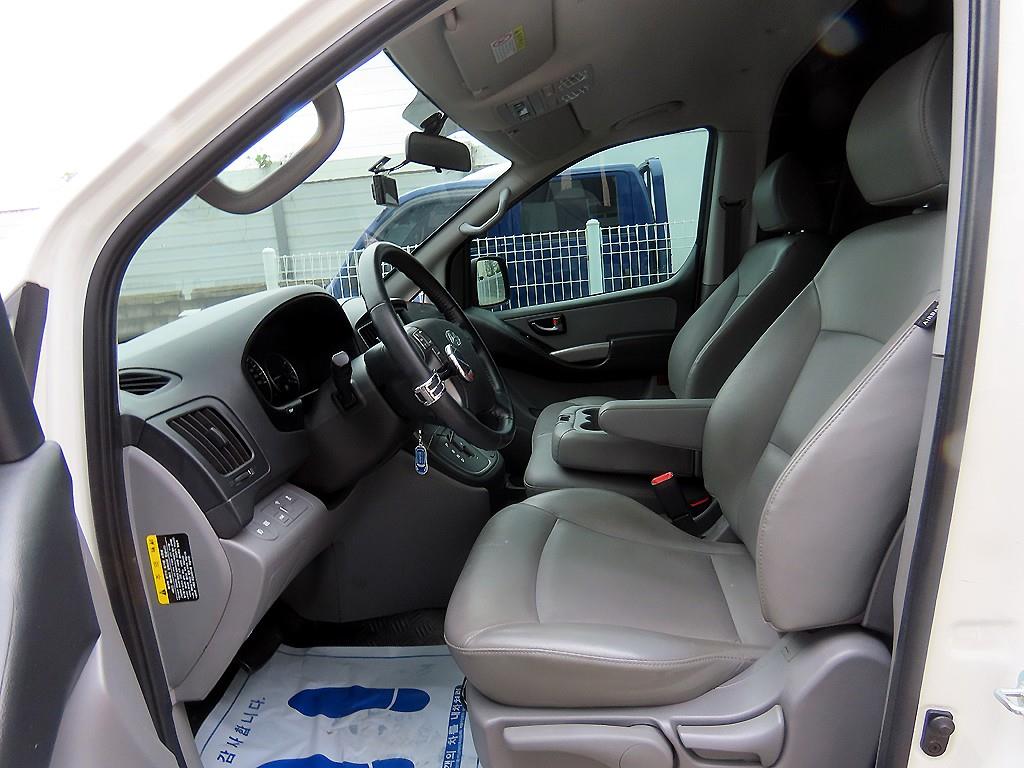 HYUNDAI Starex - Vista 7