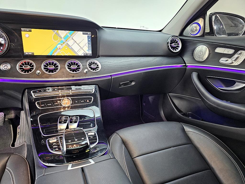 Mercedes Benz E class - Vista 9