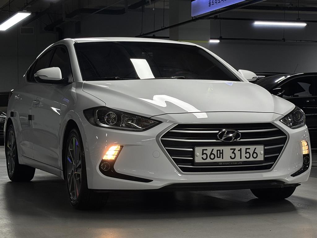 HYUNDAI Avante - Vista 3