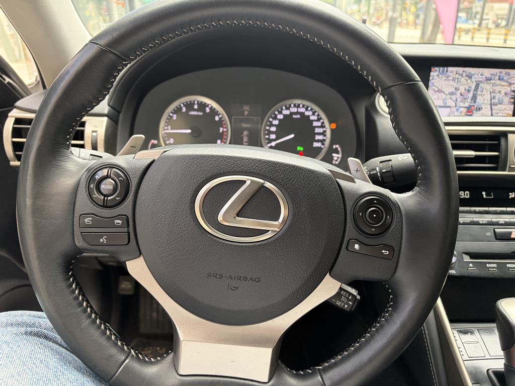 Lexus IS - Vista 8