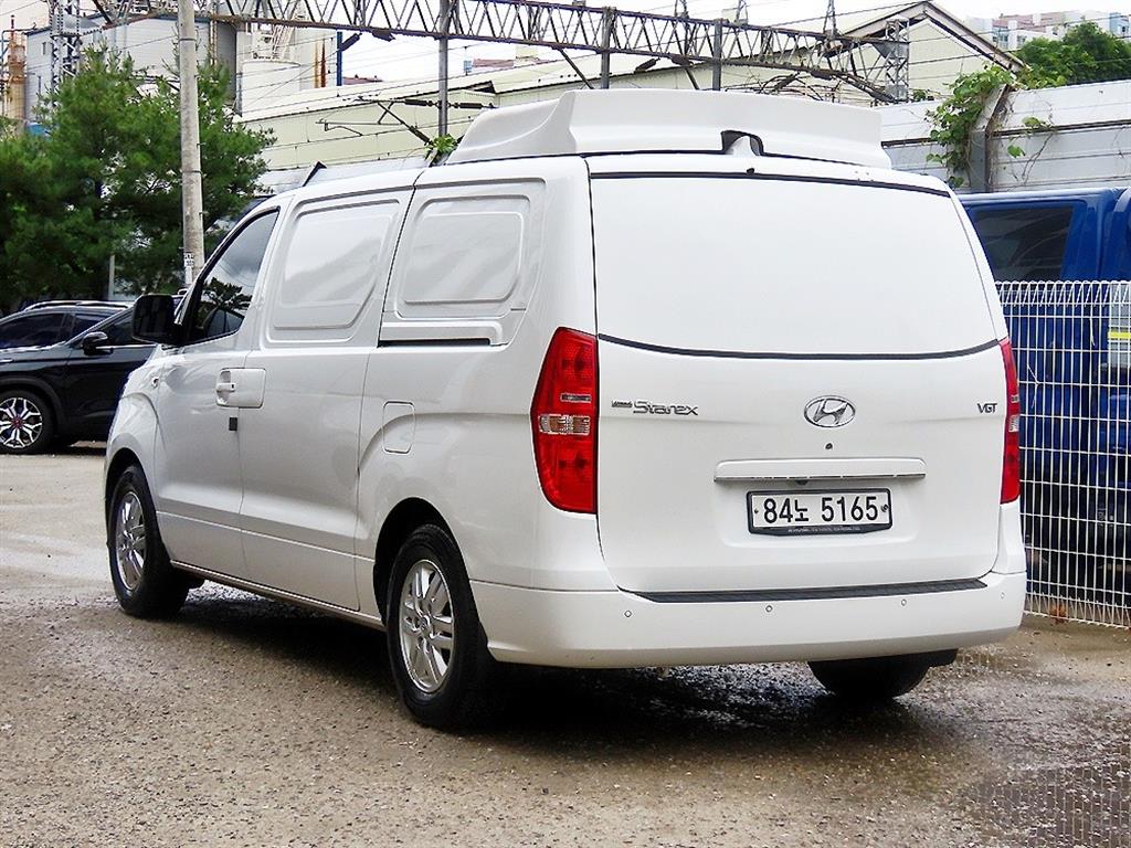 HYUNDAI Starex - Vista 3