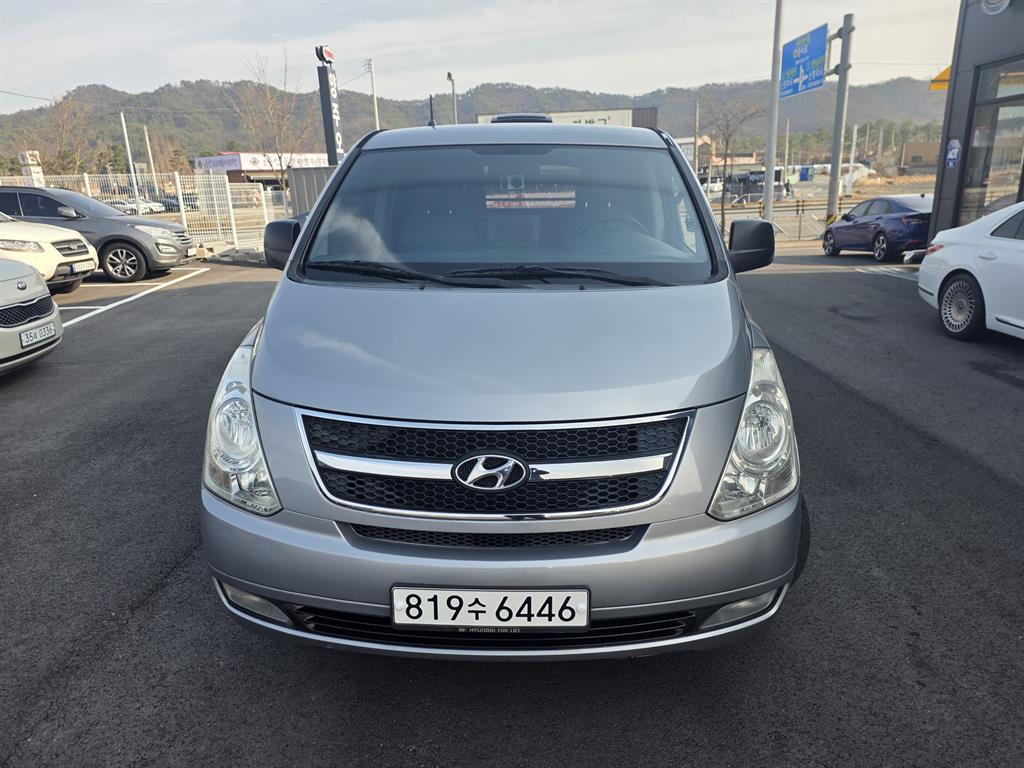 HYUNDAI Starex - Vista 3