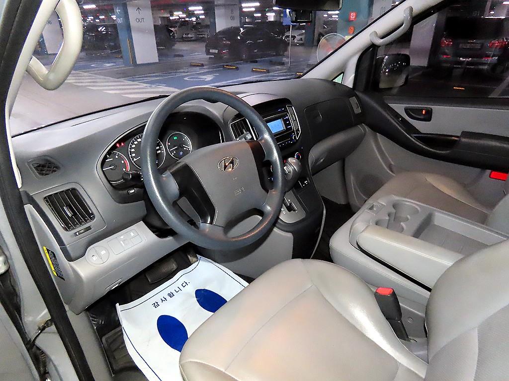 HYUNDAI Starex - Vista 9
