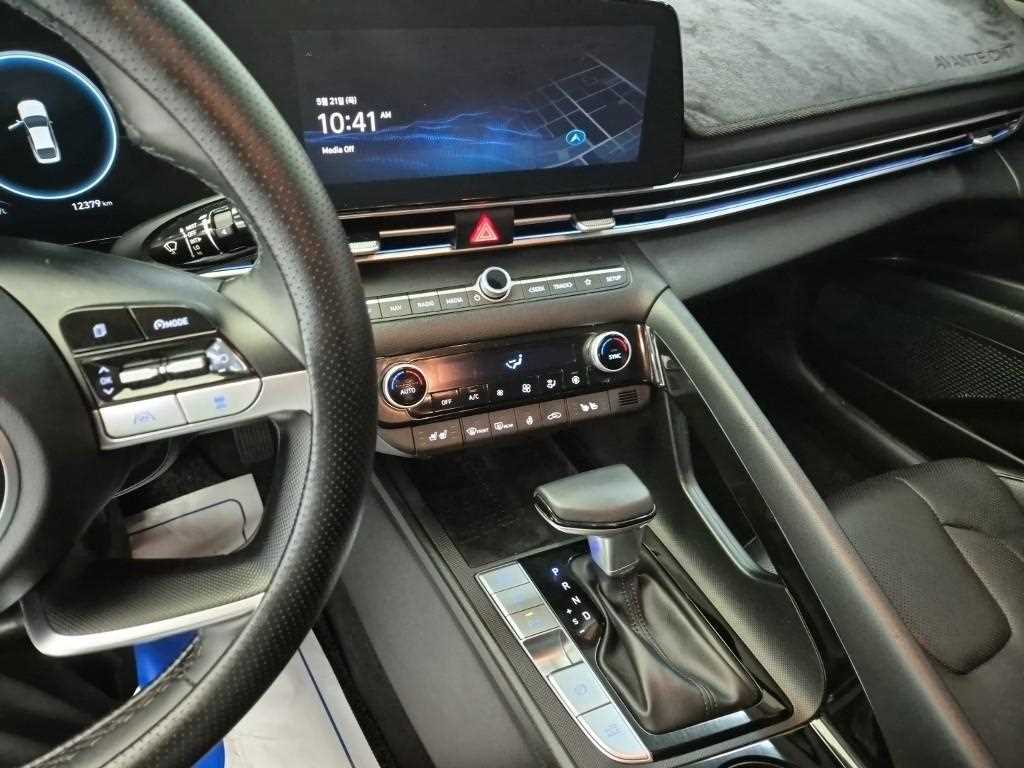 HYUNDAI Avante - Vista 10