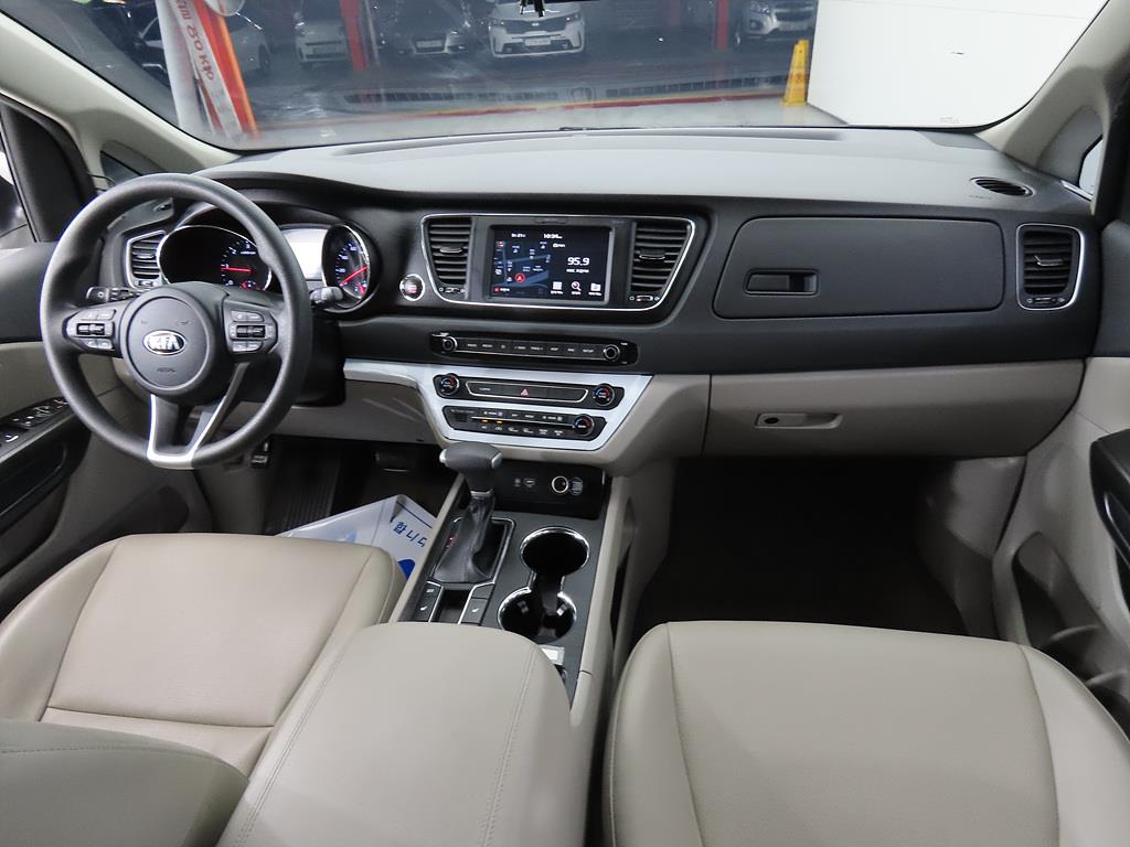 KIA Carnival - Vista 5
