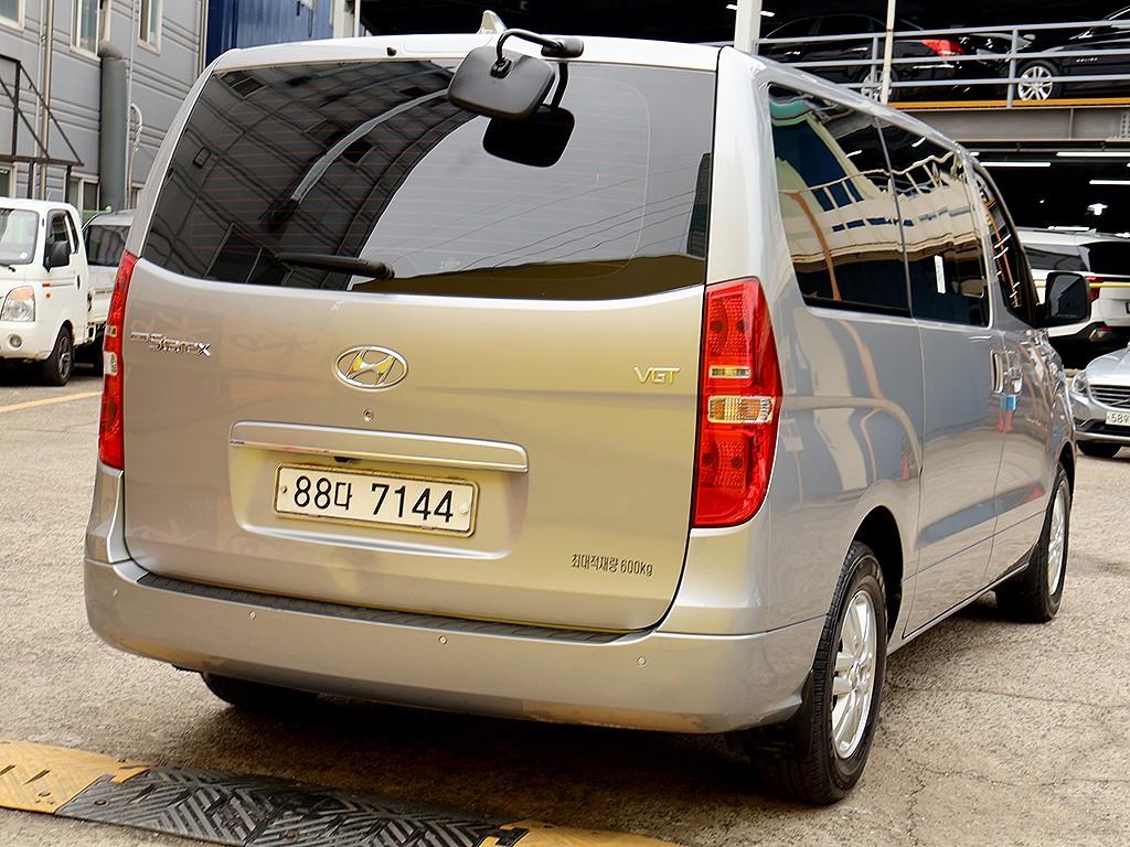 HYUNDAI Starex - Vista 7