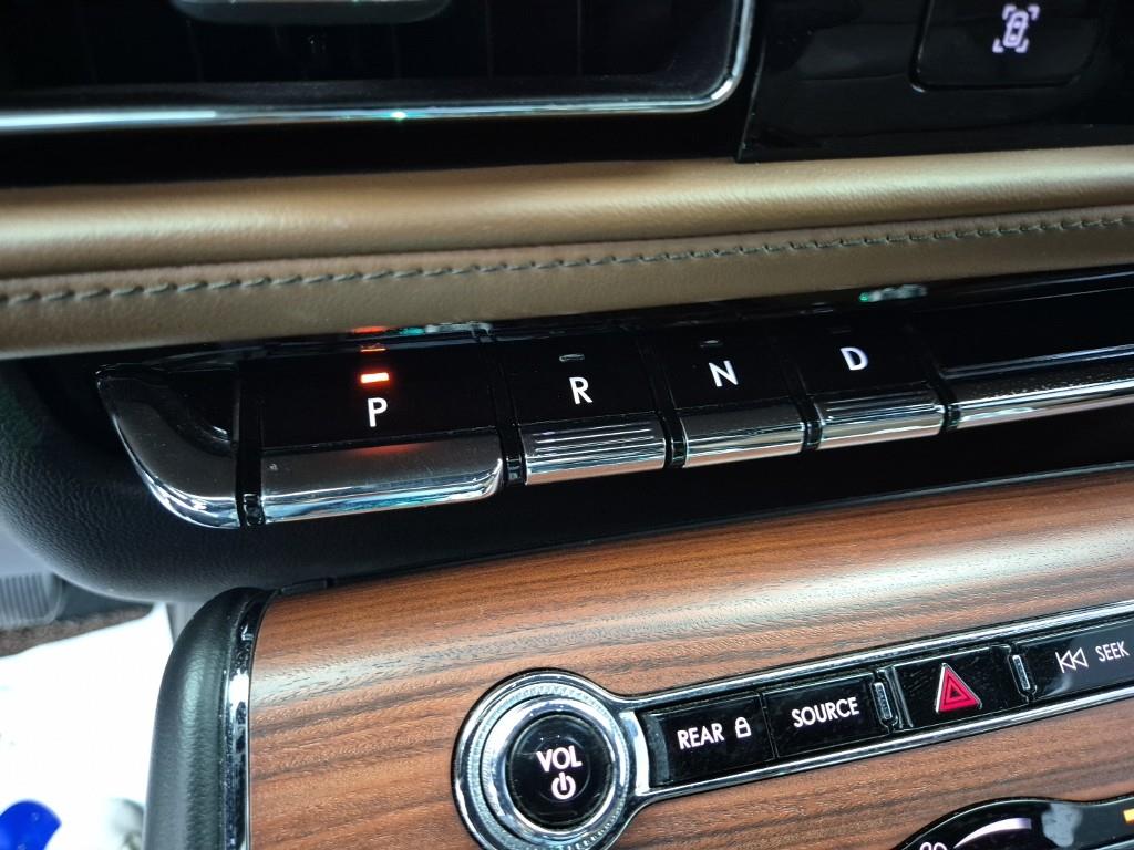 Lincoln Aviator - Vista 8