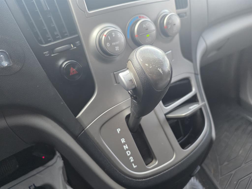HYUNDAI Starex - Vista 9